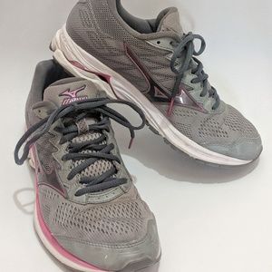 Women's Mizuno Wave Rider 20. Size 9